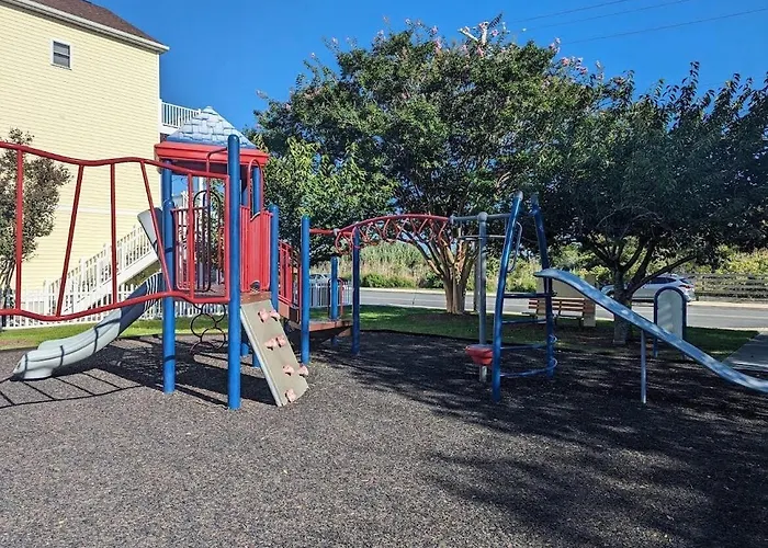 Cute And Cozy Condo, Short Walk To The Apartment *